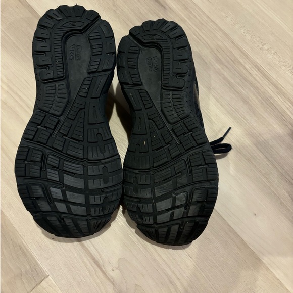 Brooks woman’s running shoe - Picture 6 of 6